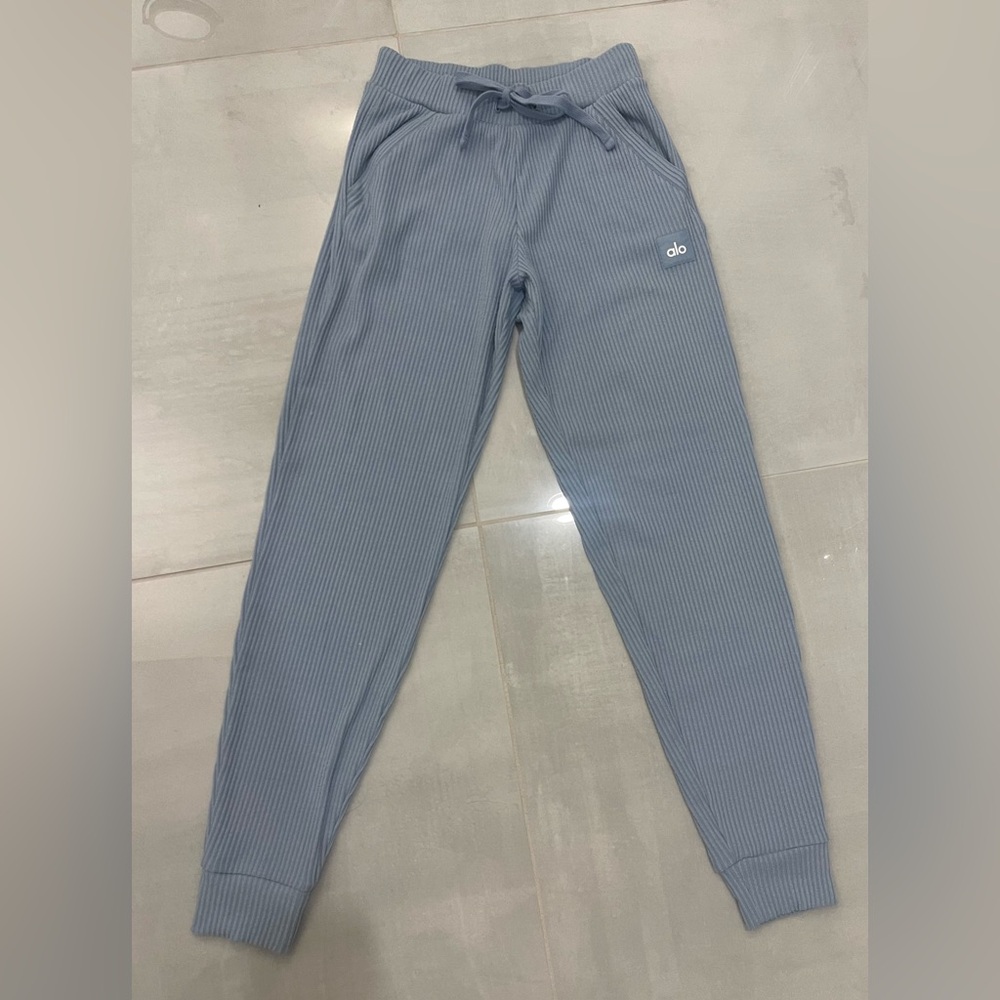 ALO Muse Yoga Light dusty Blue Ribbed Joggers